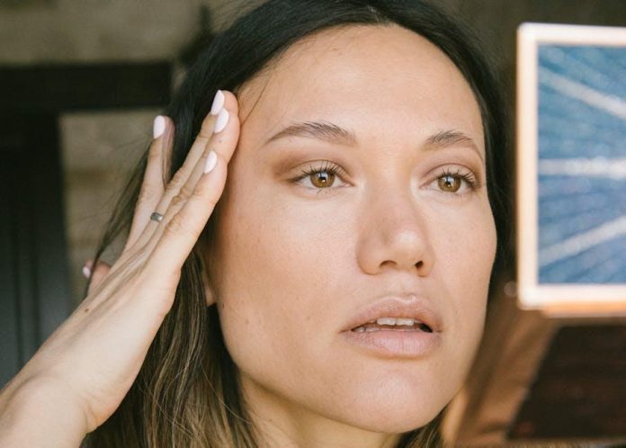 How to Master the Art of Minimalist Makeup