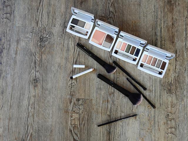 Understanding the Common Causes of Smudged Eyeliner