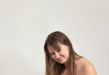 How to Get Perfectly Smooth Legs Without Shaving Cream How to Get Perfectly Smooth Legs Without Shaving Cream