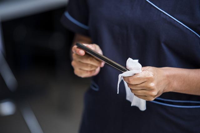 Fragrance-Free Wipes for On-the-Go Gentle Cleansing