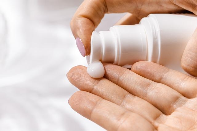 Choosing the Right Moisturizer for Optimal Hydration