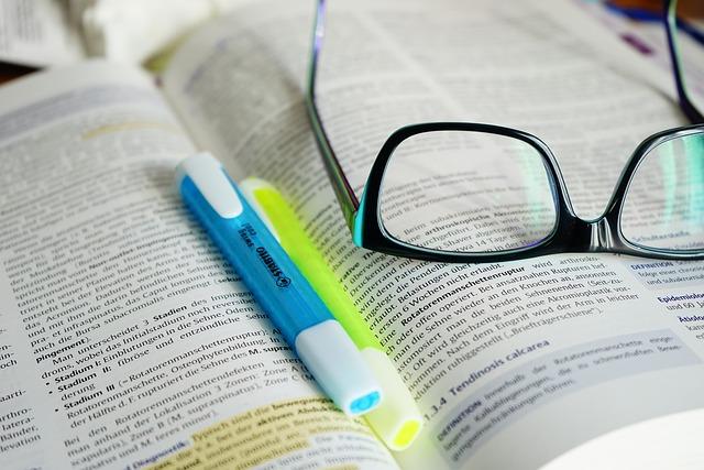 Glowing Ingredients: What to Look for in a Highlighter